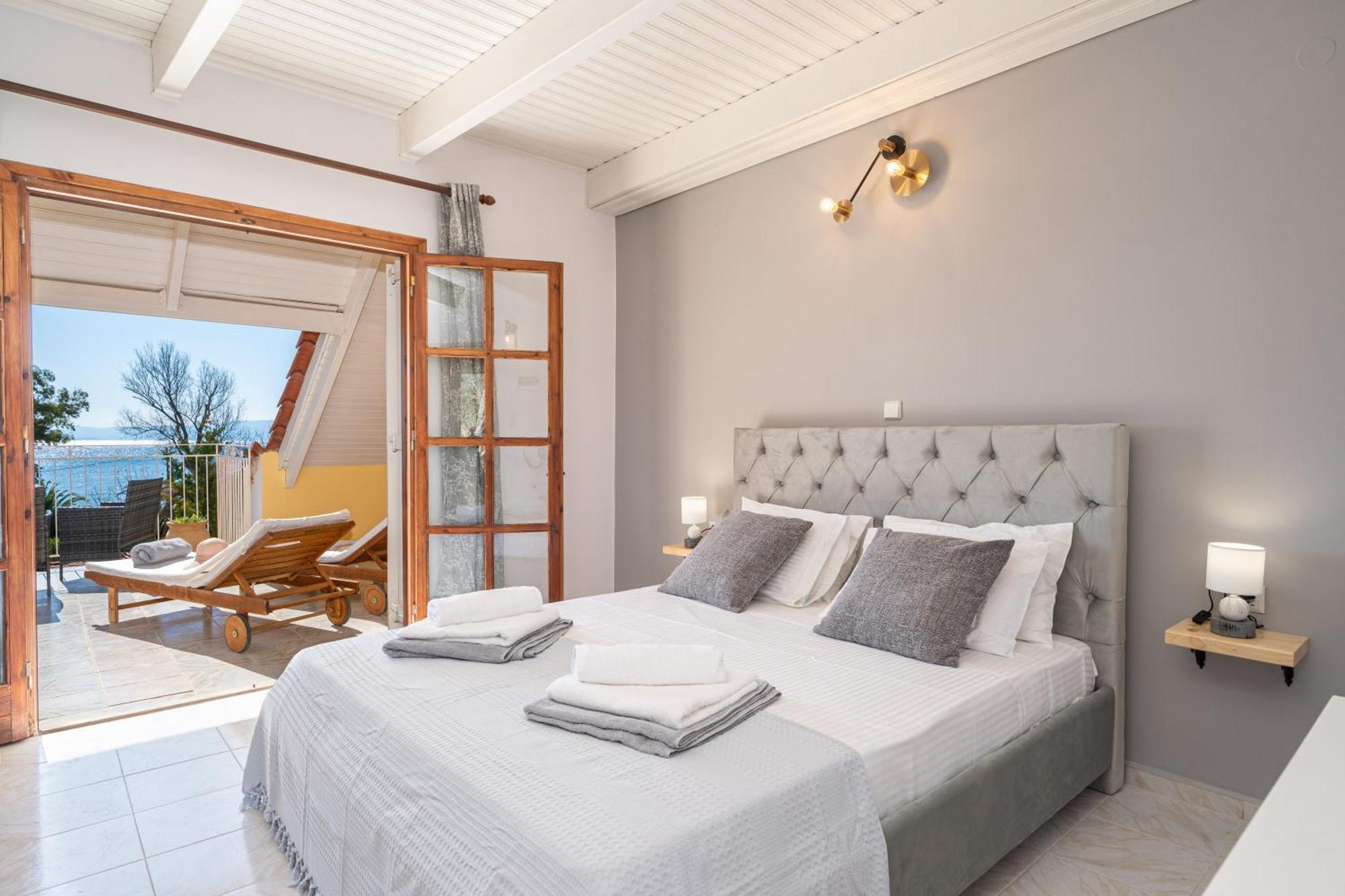 Southbank Seafront Apartments Katelios Ngoại thất bức ảnh