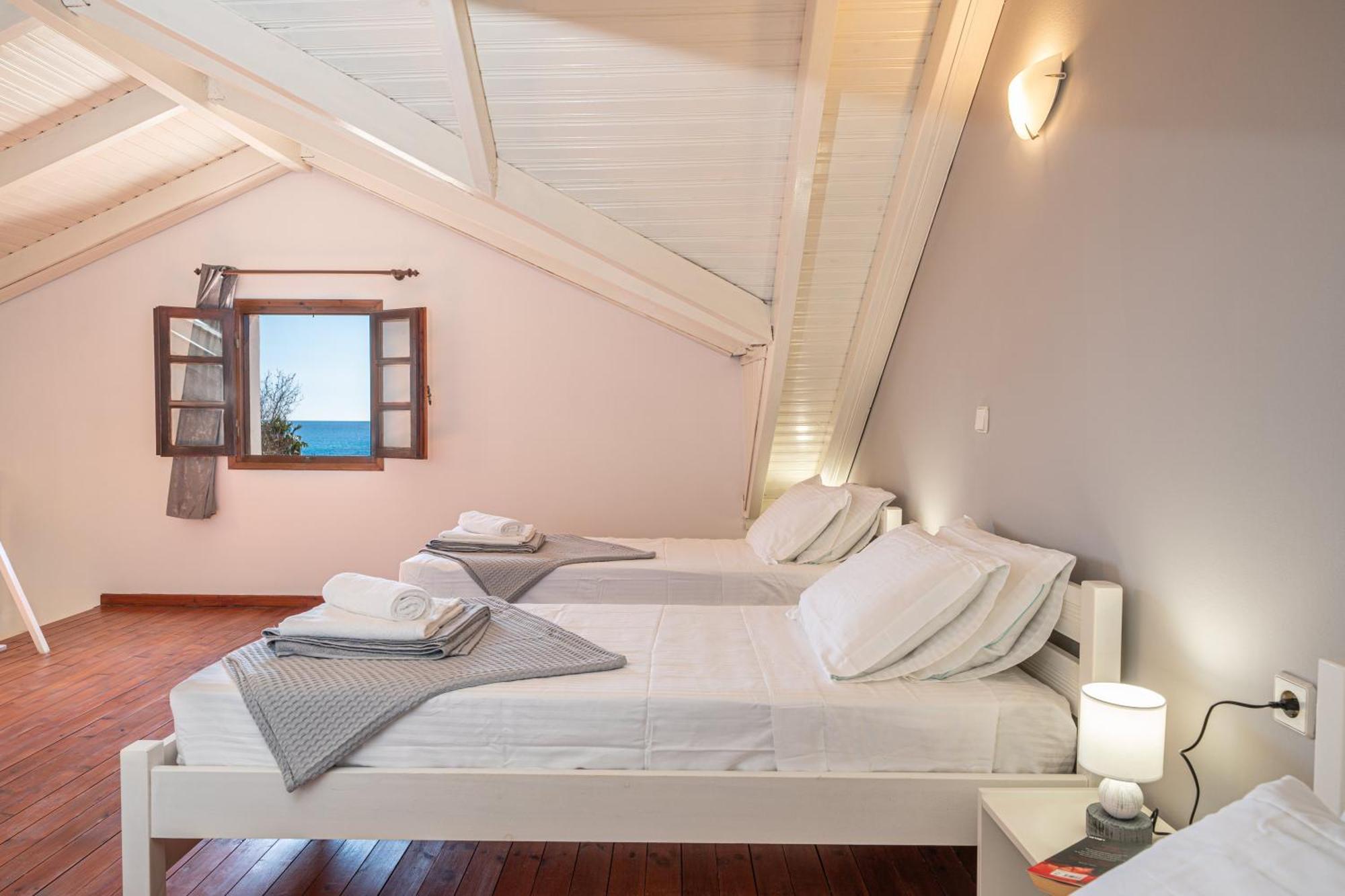 Southbank Seafront Apartments Katelios Ngoại thất bức ảnh